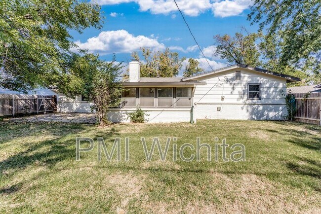 Building Photo - 9315 W 9th St N