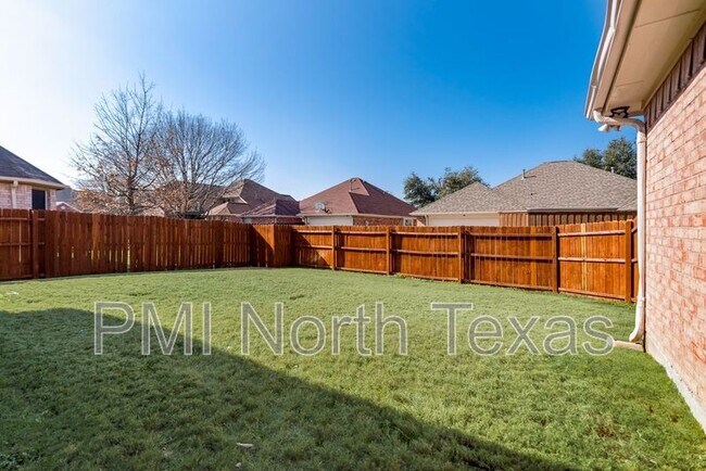 Building Photo - 4911 Lakeland Dr