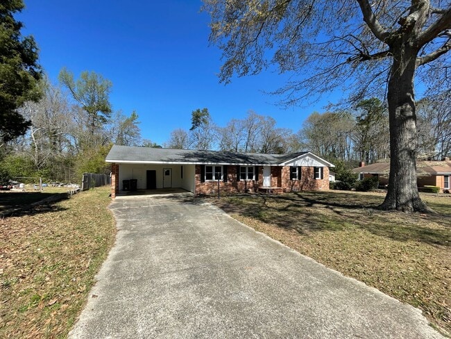 Building Photo - 3 bed/2 bath home in Martinez w/huge backyard and covered patio