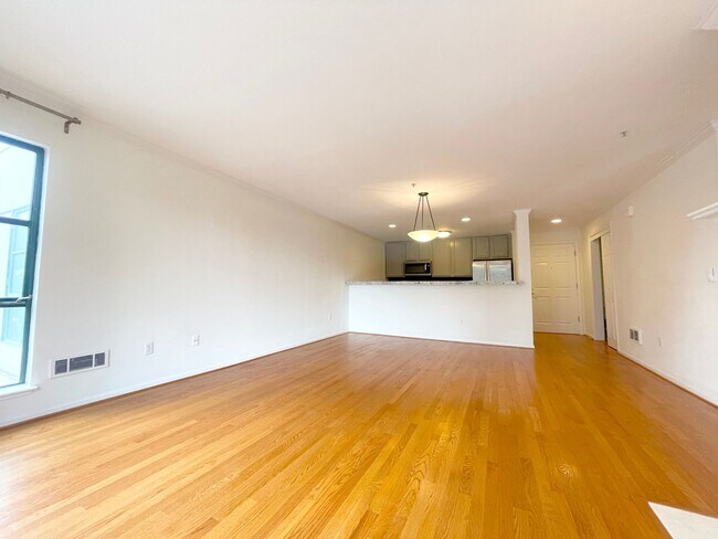 Building Photo - Twin Peaks: Remodeled Condo with Garage Pa...