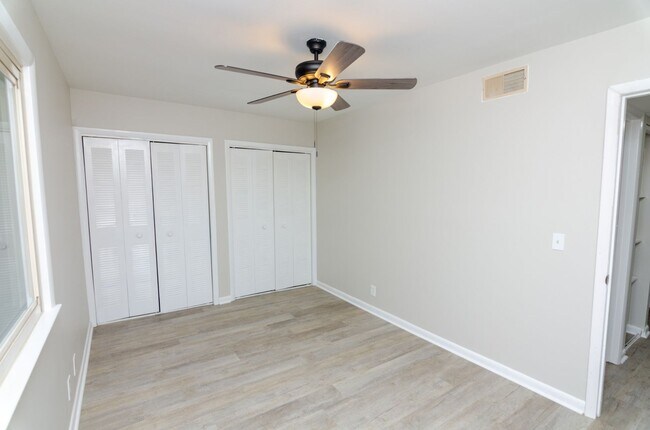 Building Photo - Newly remodeled condo
