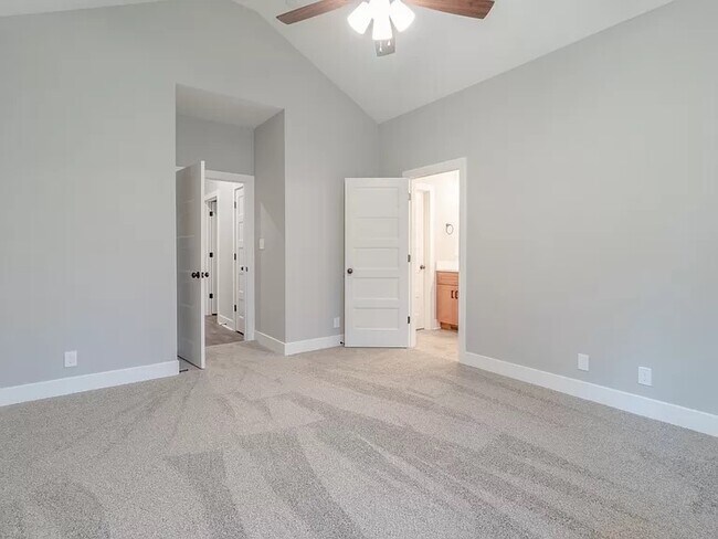 Building Photo - 141 Cottage Ln