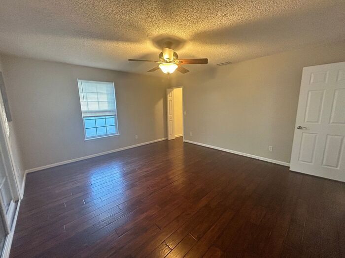 Building Photo - 404 Belmont St