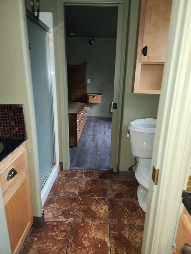 Building Photo - 1-Bedroom 1 Bath