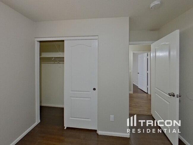 Building Photo - 42028 W Sunland Dr