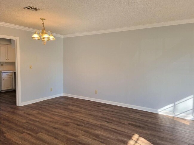 Building Photo - 2044 Edinburgh Dr