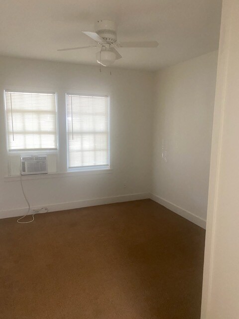 Building Photo - 541 E Pecan St