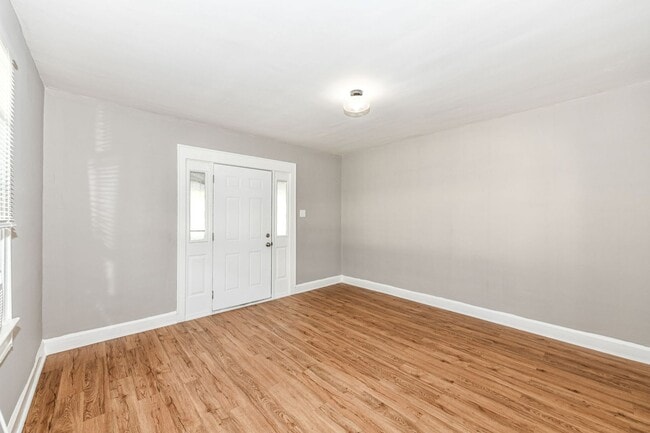 Building Photo - 802 N Denny St