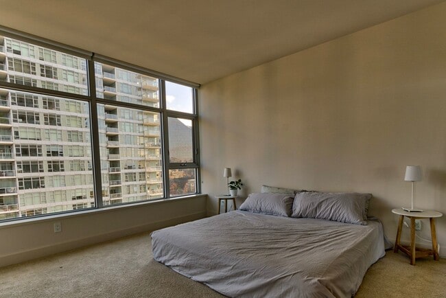 Building Photo - 2bd/1.75ba Seattle Condo