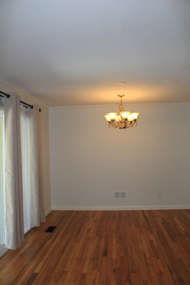 Building Photo - 3 Bedroom 2 bath W/ Bonus In Hammond Hills