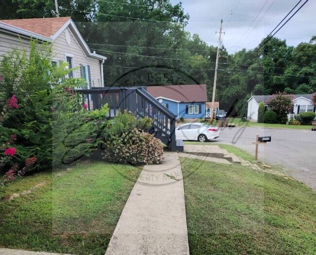 Building Photo - Three Bedroom, Ranch Style North Nashville...