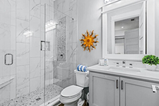 Building Photo - 14324 Front Beach Rd