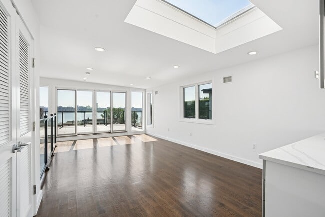 Building Photo - 714 Undercliff Ave