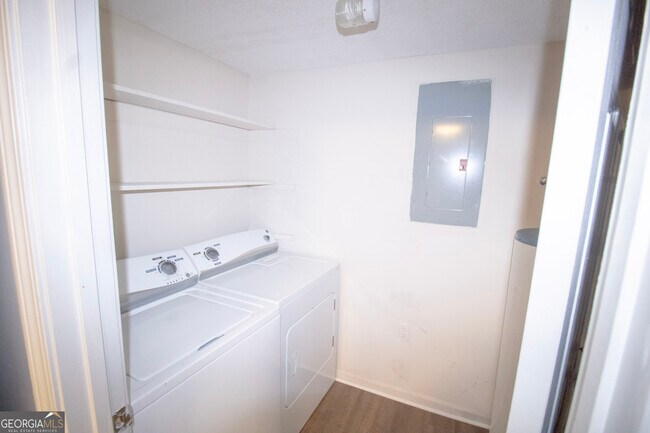 Building Photo - 251 Knight Dr