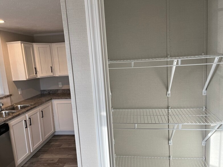 Building Photo - 6610 Lear Nagle Rd