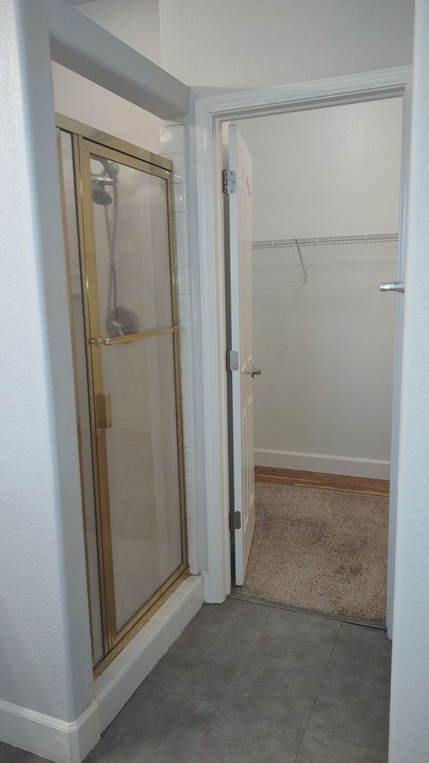 Building Photo - 6121 Lockridge Dr