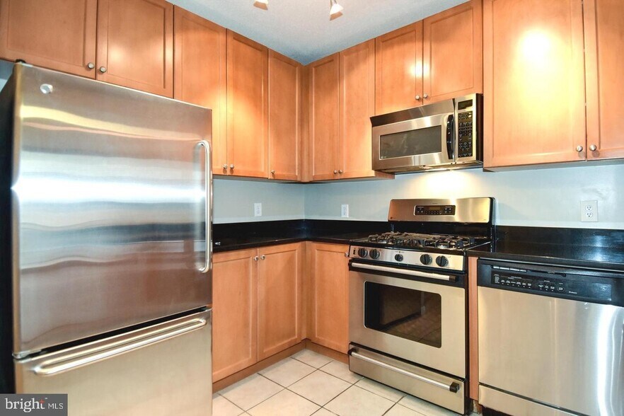 Building Photo - 851 N Glebe Rd