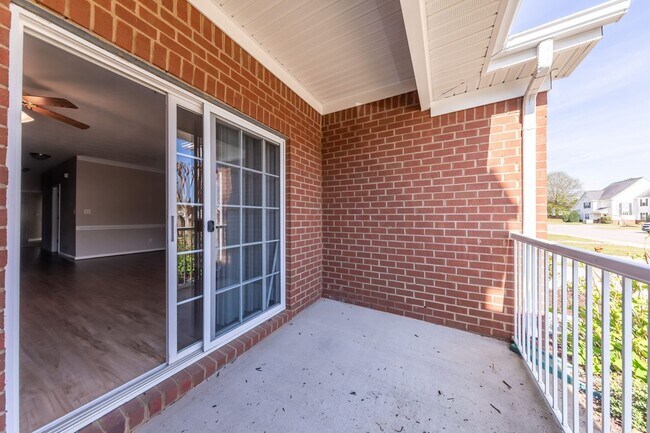 Building Photo - 1003 Rustads Cir