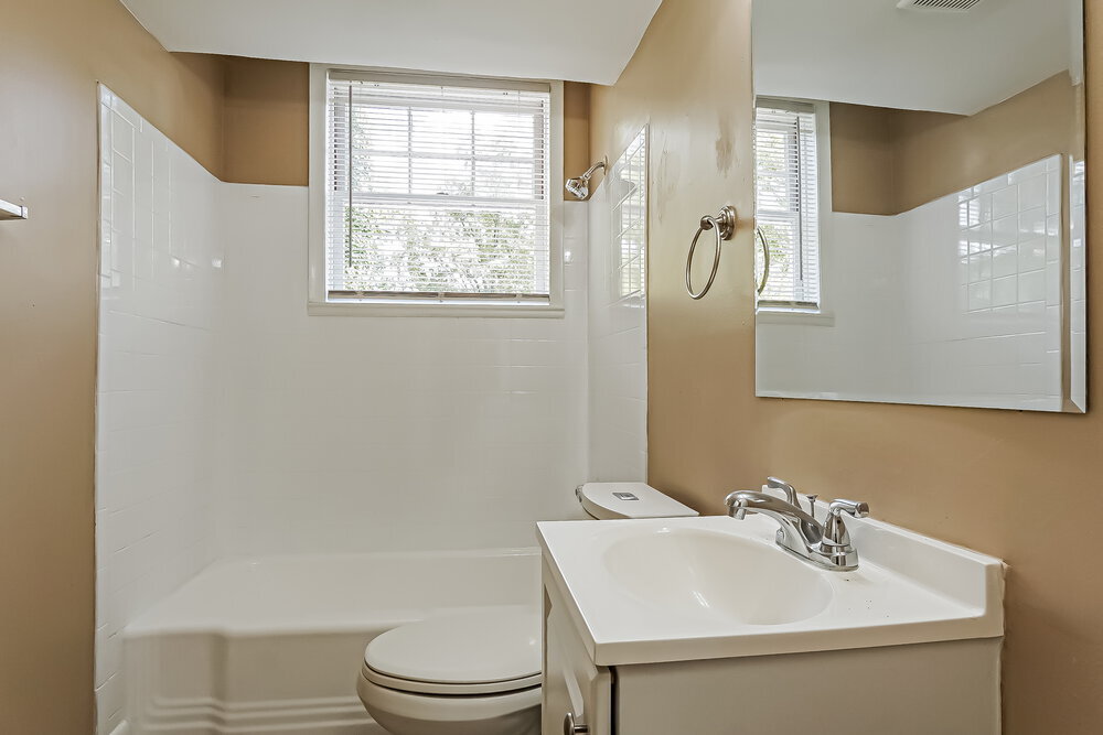 Building Photo - 1505 Bobolink Ln NE