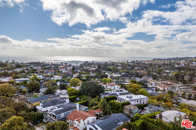 Building Photo - 785 El Medio Ave