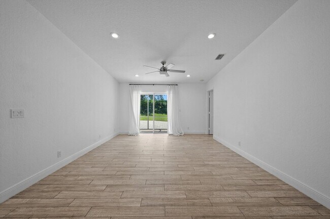 Building Photo - 3800 Miramontes Cir