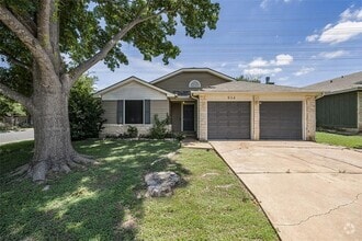 Building Photo - 914 Peggotty Pl