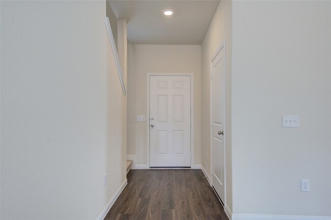 Building Photo - 11715 Braemar Village Dr