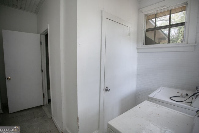 Building Photo - 402 Boulevard St