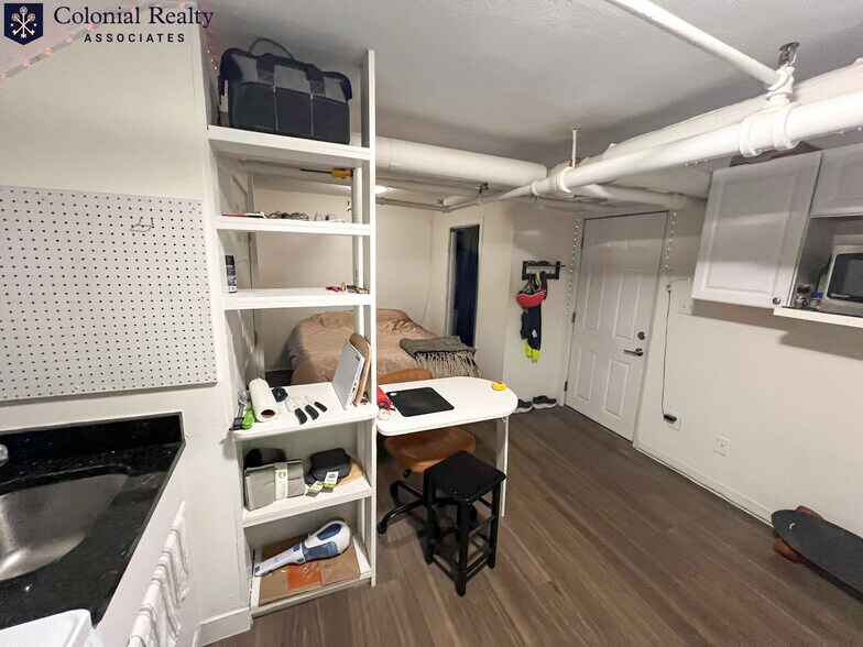 Building Photo - 90 Charles St