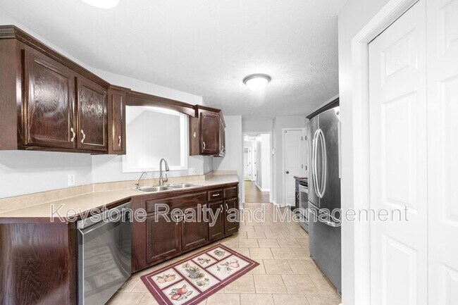 Building Photo - 1405 Mutual Dr