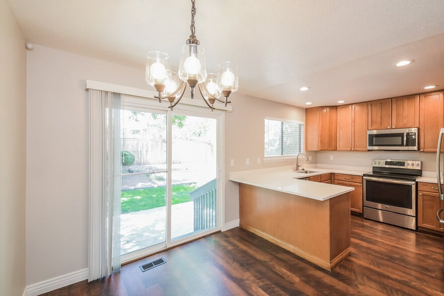 Building Photo - 514 Timberline Pl