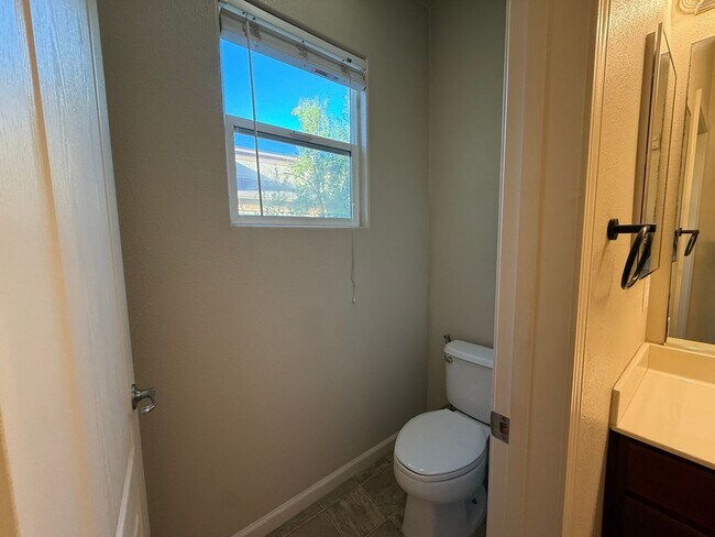 Building Photo - Sophisticated Charm in Natomas w/ $300 off 1st Month of Rent