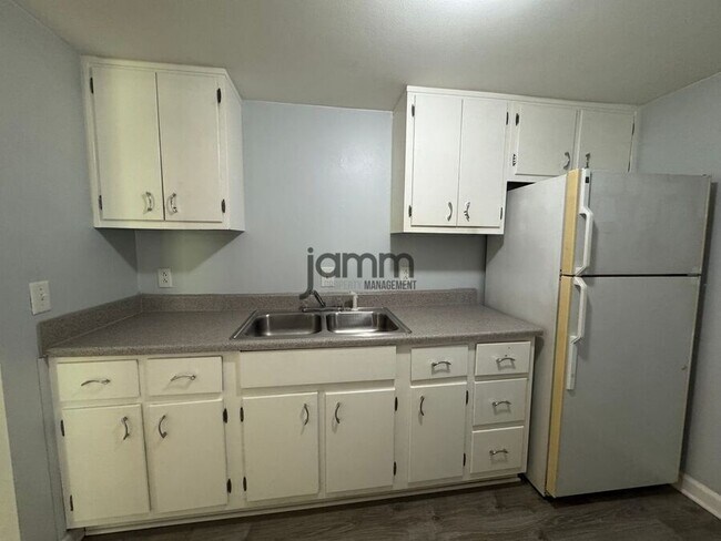 Building Photo - 7025 Carriage Hill Dr