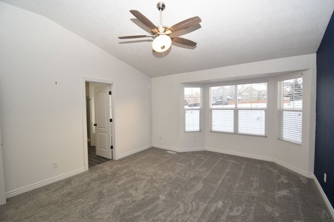 Building Photo - 3 Bedroom 3 Bath Townhome in Sun Crest!!!