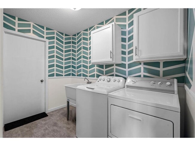 Building Photo - 2504 Country View Dr