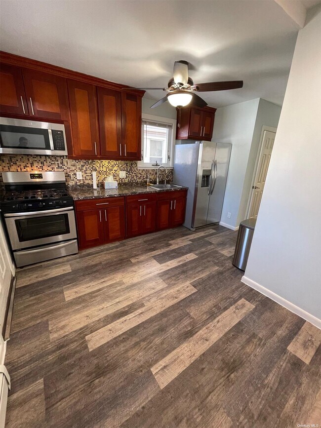 Building Photo - 239-15 88th Ave