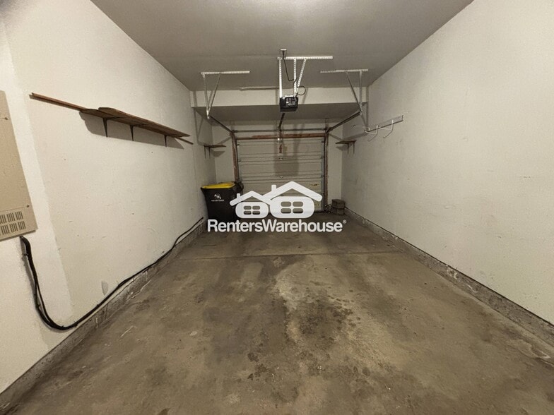 Building Photo - 3911 NE Gardenia Ln