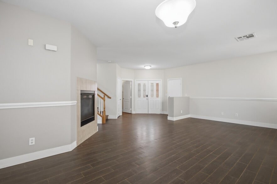 Building Photo - 2848 Trossachs St