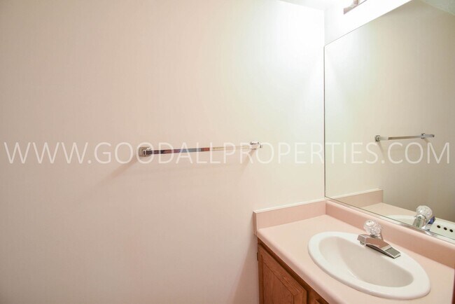 Building Photo - 1104 Prairie View Dr