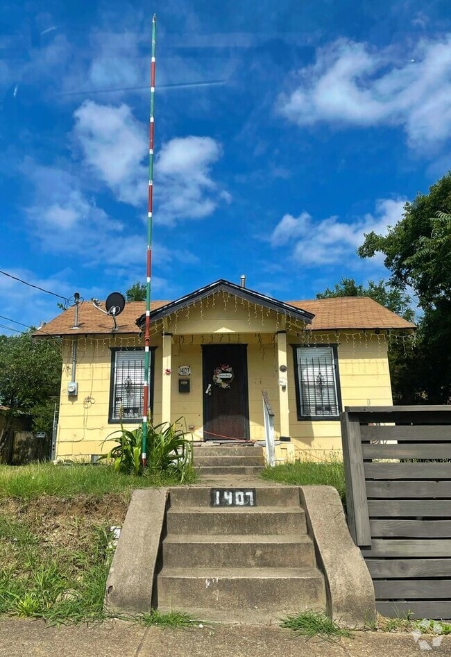 Building Photo - Cedar Crest Home 3 Bed, 1 Bath