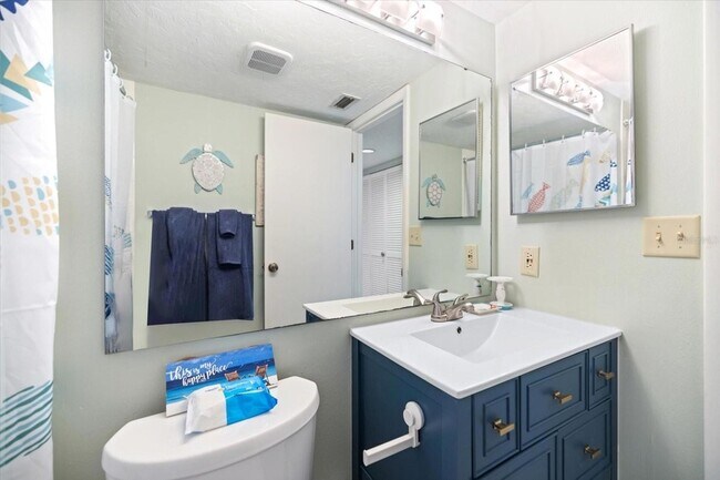 Building Photo - 634 Bird Bay Dr E