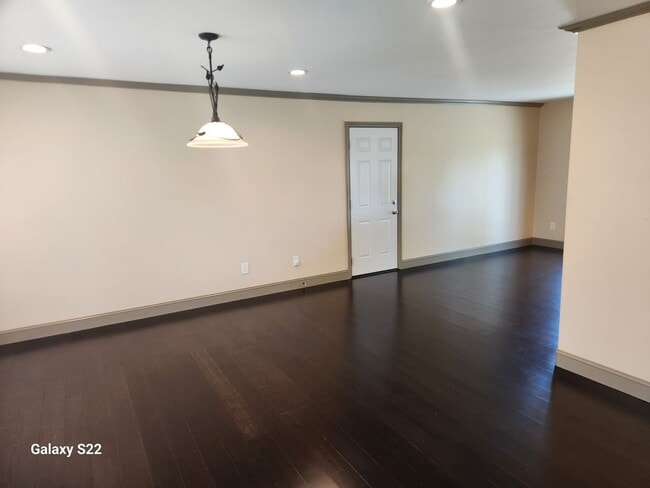 Building Photo - Must See, Incredible 3 bedroom, 2 bathroom...