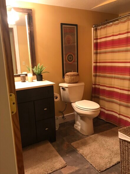 Building Photo - 6100 Centerville Rd