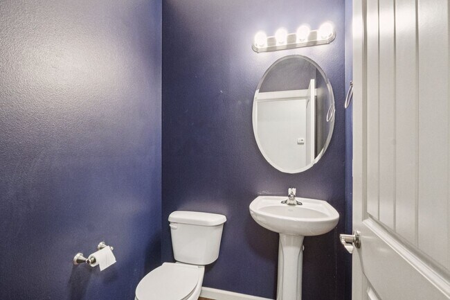 Building Photo - Well maintained 4-Bedroom 2.5 bath Graham home w/ Multiple Living Areas