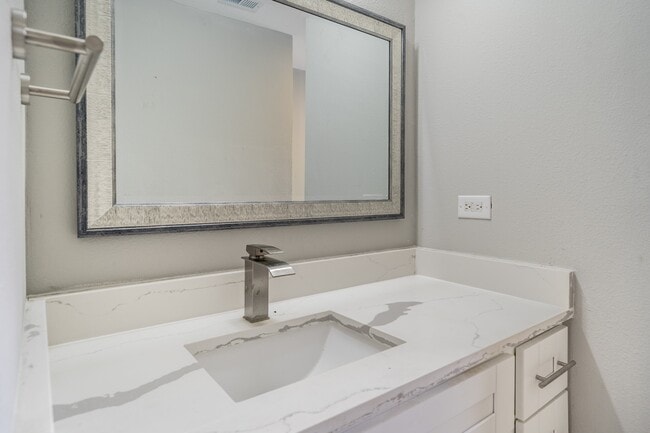 Building Photo - 1907 Ashford Hollow Ln