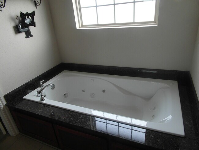 Building Photo - Beautiful Country Home in Cache, OK!!! NO ...