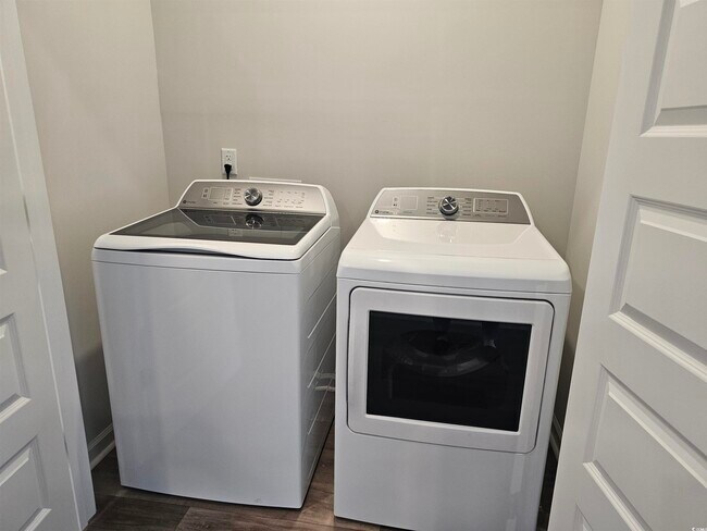 Building Photo - 2092 Northwest Dr