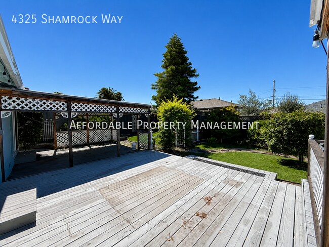 Building Photo - 4325 Shamrock Way