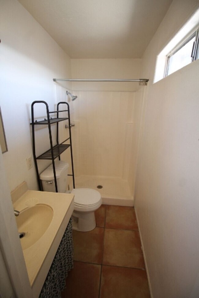 Building Photo - 3 bed 2 bath Mobile Home Available