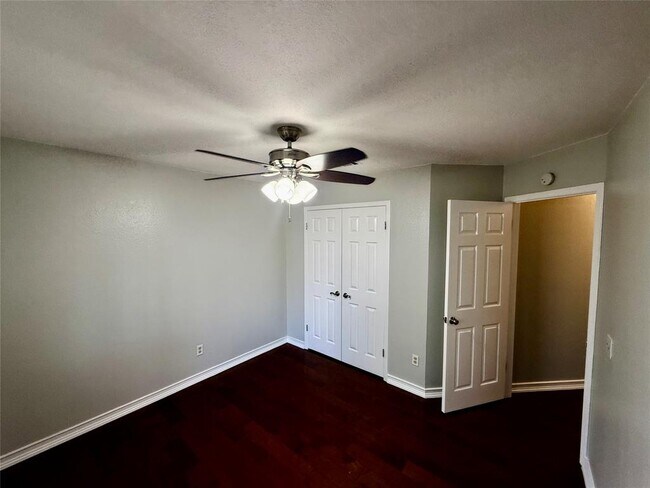 Building Photo - 8005 Nairn Dr